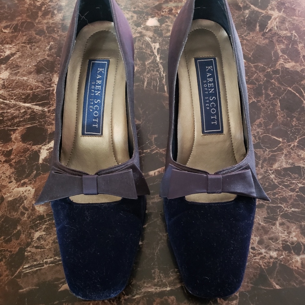 Karen Scott Navy and Black Heels with Bow